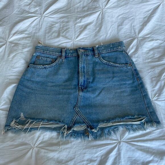 Zara Jean Denim Distressed Mini Skirt Light Blue Size Medium - Picture 1 of 3